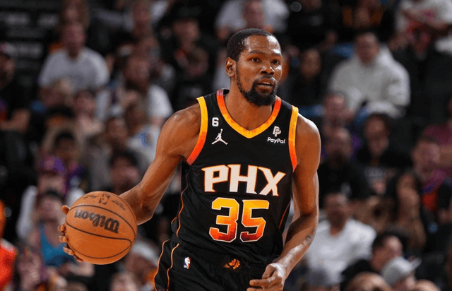 星空体育包含重返赛场引发热议！，杜兰特在独行侠比赛中败北观众掌声雷动的词条